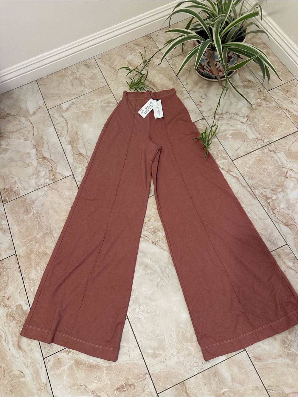 Wide-Leg High-Rise Pants in Rusty Brown